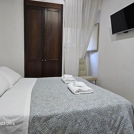 B&B Napoli Centrale Room&Jacuzzi Bagian luar foto